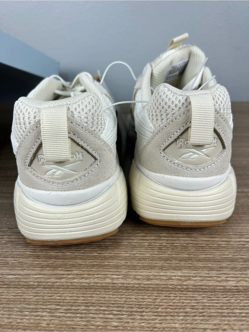 Reebok Women's tan natural Lace-Up chaos Sneakers size 9 - Picture 6 of 9